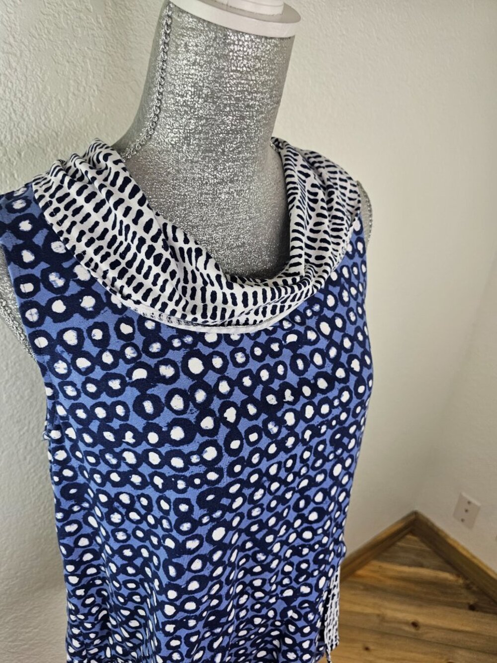 Habitat Sleeveless Asymmetric Tank Top Size Small